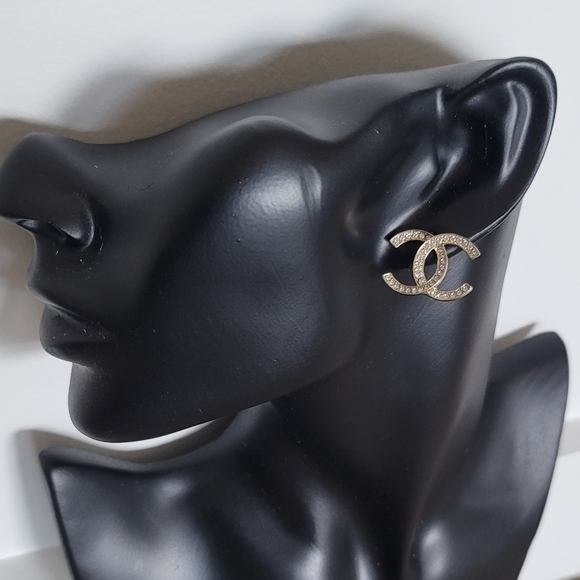 🦋Chanel🦋 CC Stud Earrings - Picture 2 of 10
